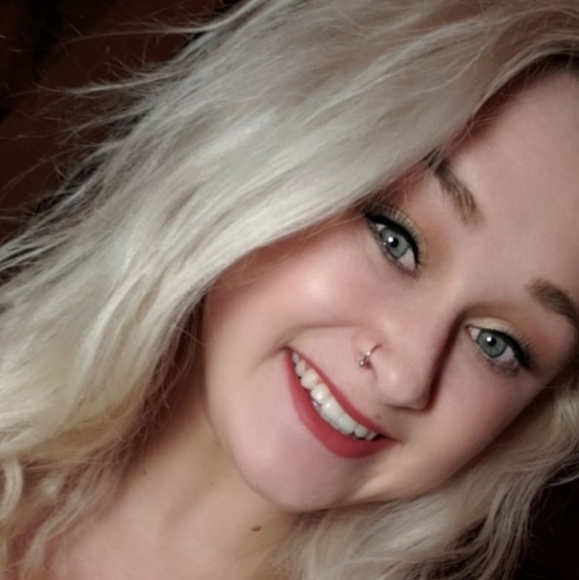 Meet your Posher, Lexi - Picture 3 of 5